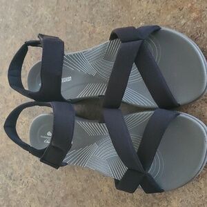 Womens 9.5 Clarks Cloudsteppers Sandals